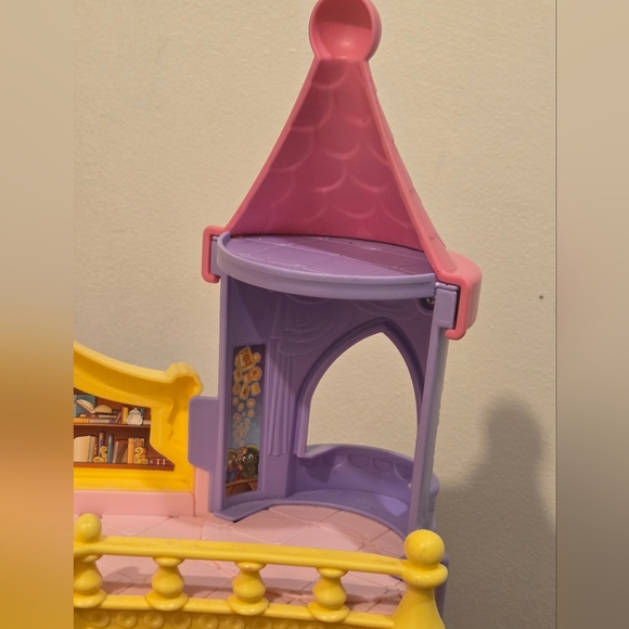 Little People Princess Muscial Dancing Palace & Cinderellas Dancing Carriage - Picture 6 of 17